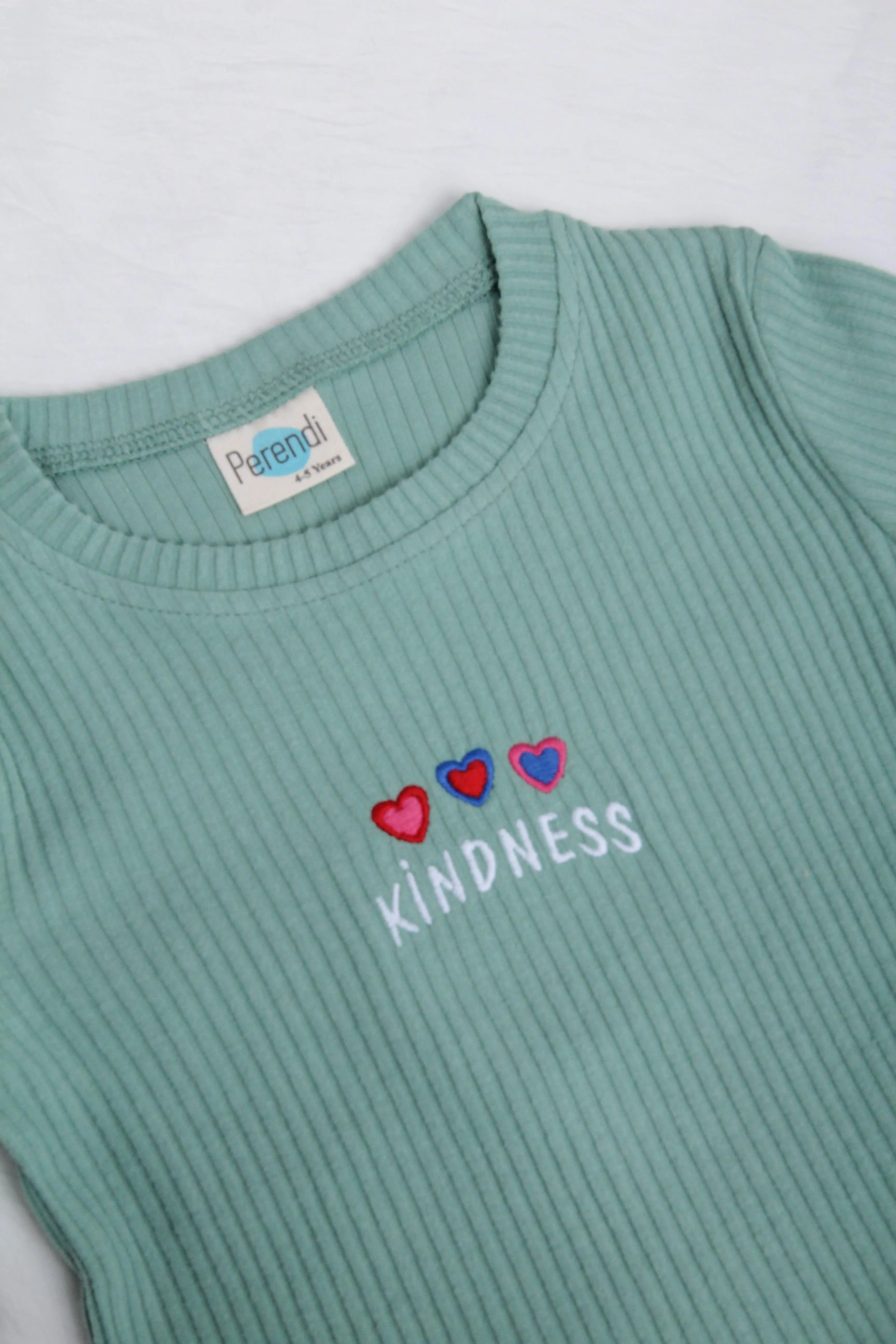 0 pamuklu kindness ve kalp nakişli kiz çocuk sweatshirt