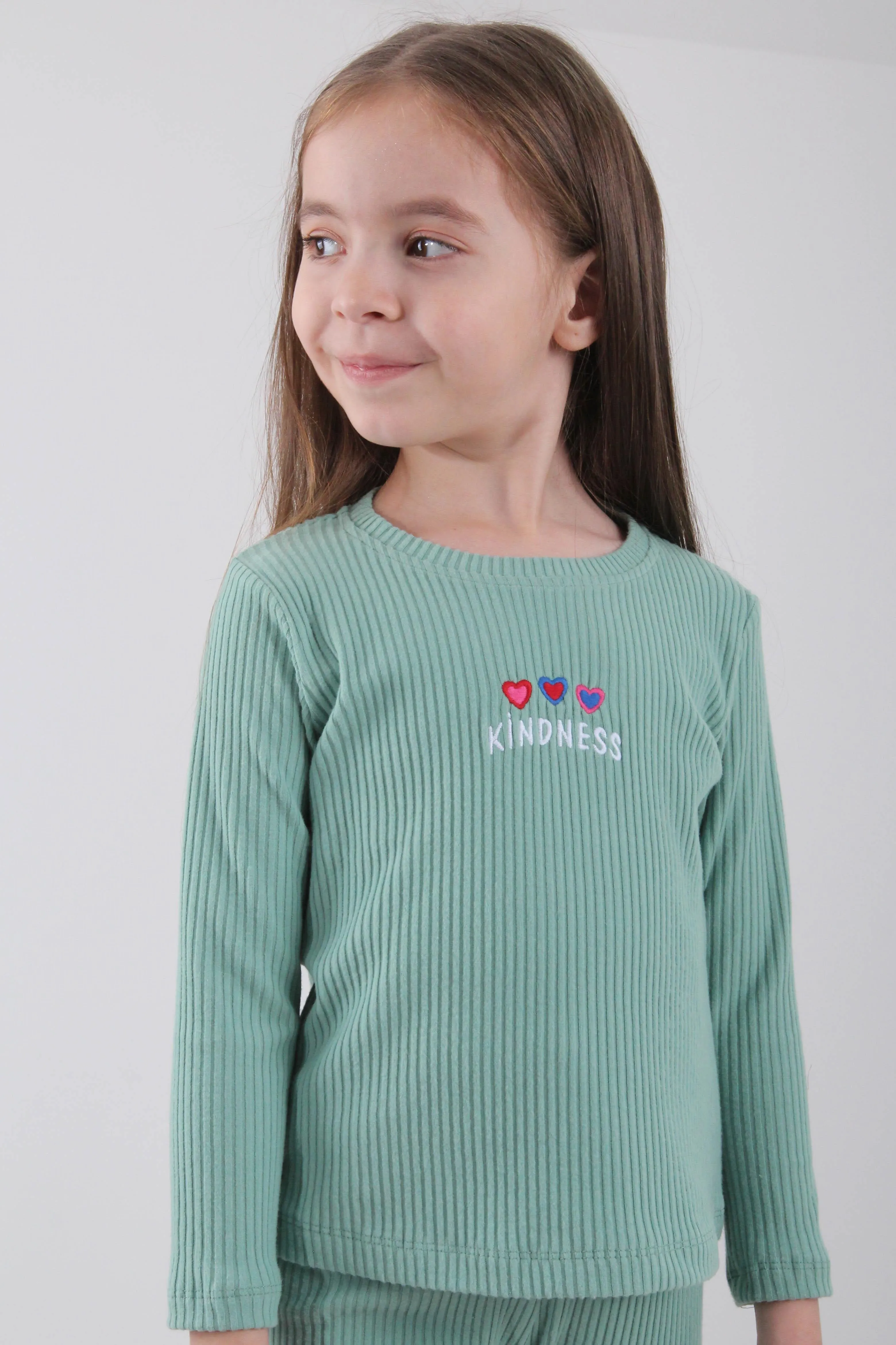 0 pamuklu kindness ve kalp nakişli kiz çocuk sweatshirt