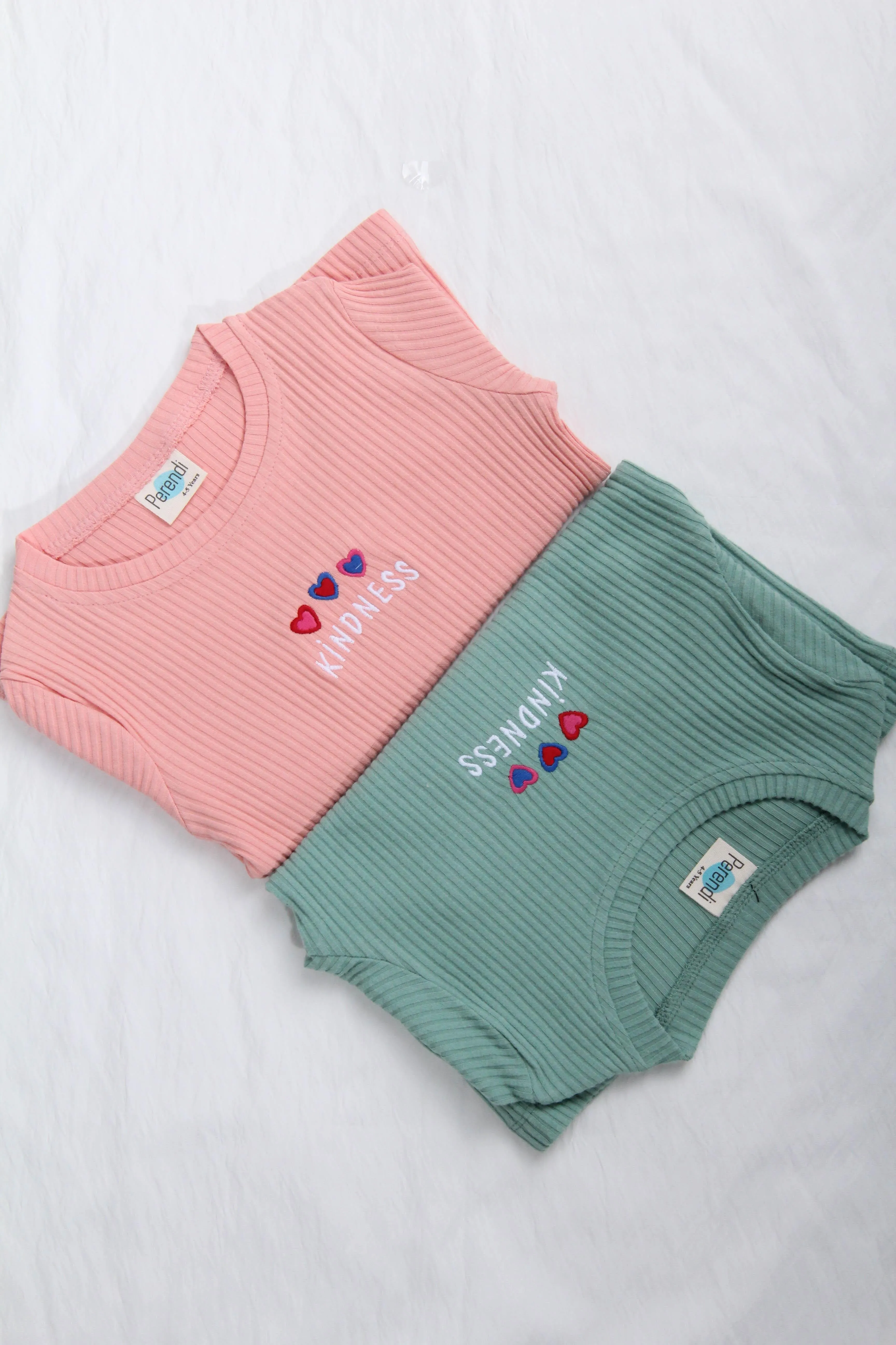 0 pamuklu kindness ve kalp nakişli kiz çocuk sweatshirt