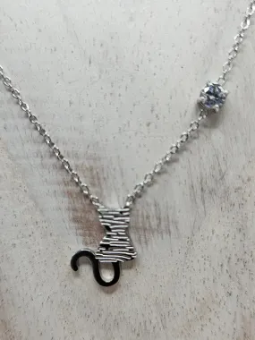 Cadena de acero en color plata con colgante de gatito
