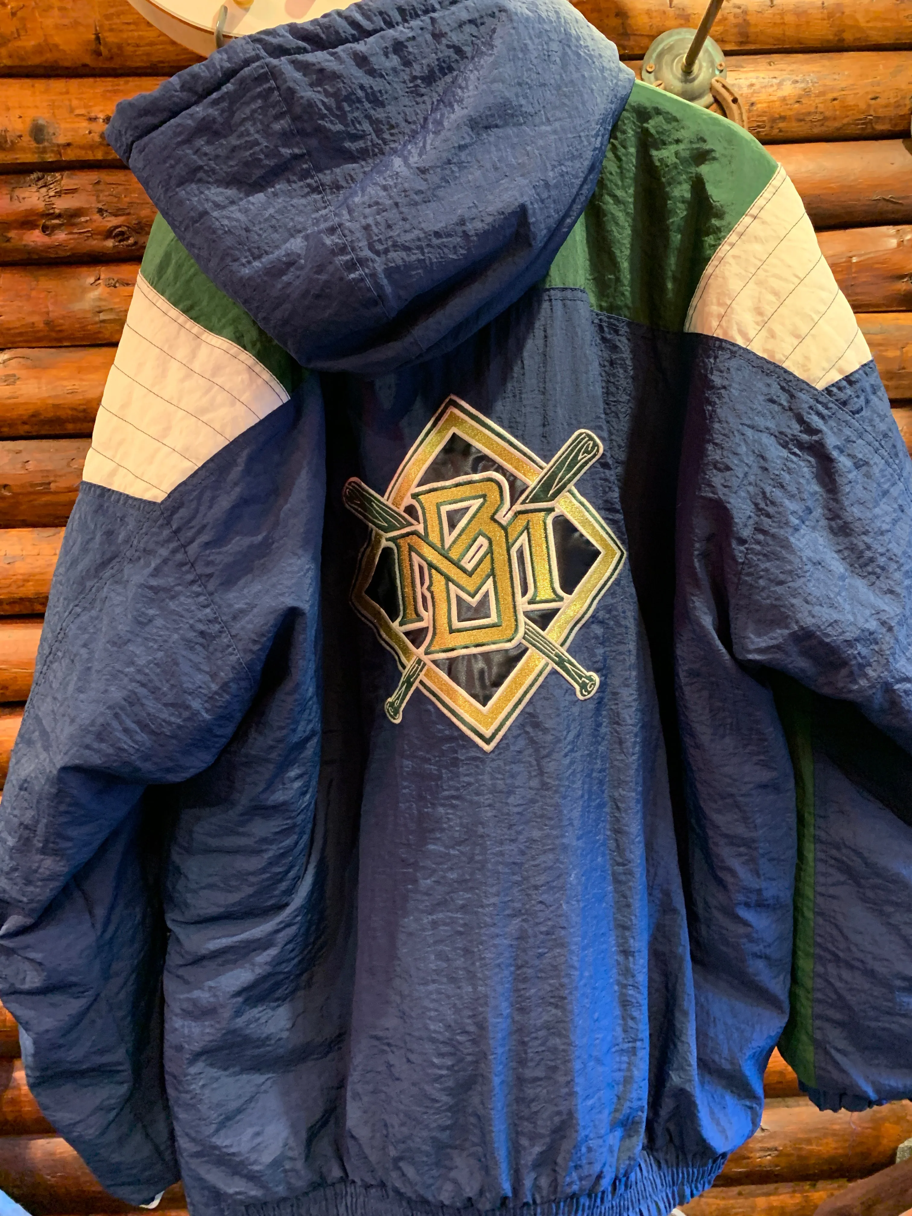 Starter Milwaukee Brewers XL Vintage Puffer Jacket.
