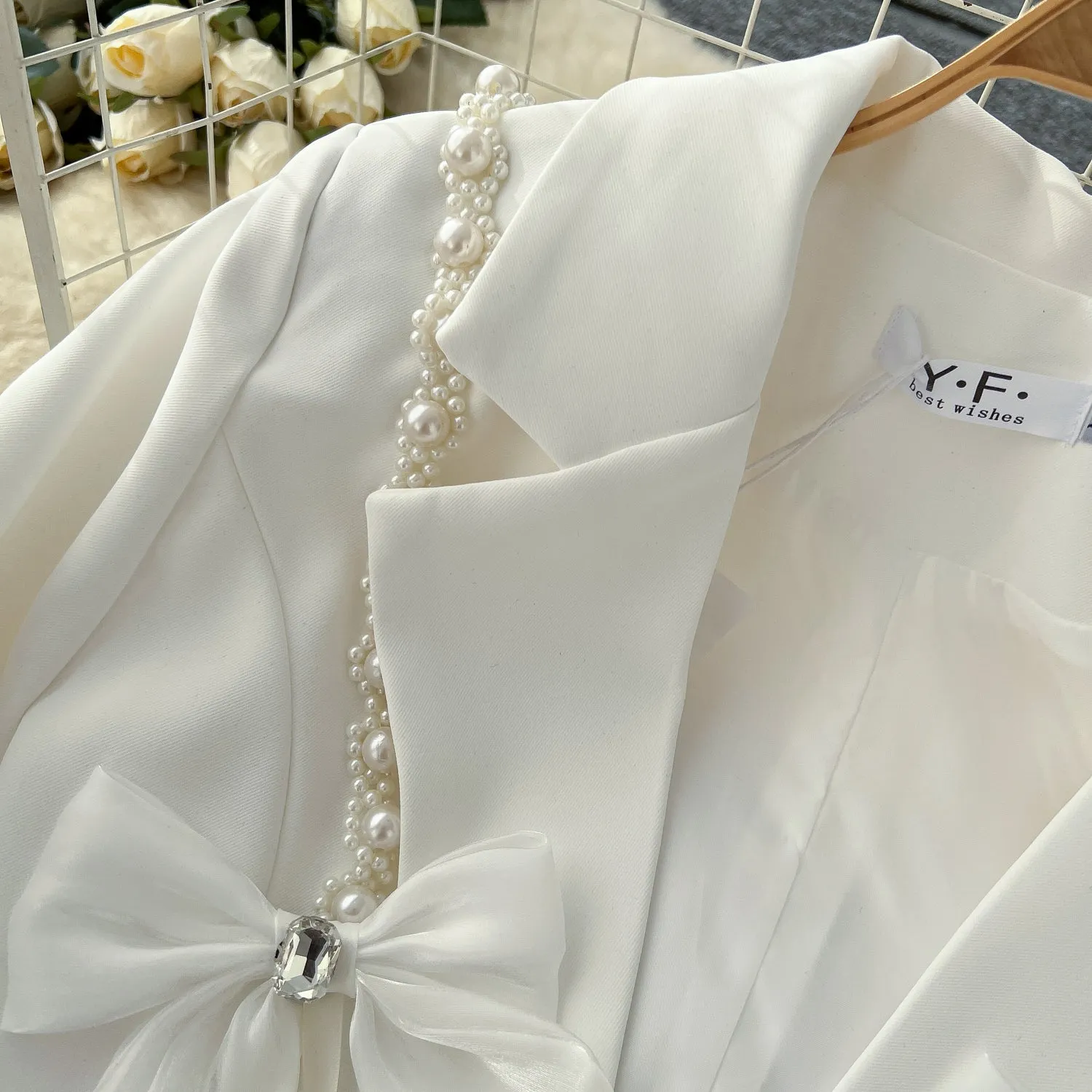 V-neck Beaded Bow Short Blazer